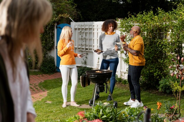 Wspólne gotowanie na świeżym powietrzu: jak grillowanie zbliża bliskich