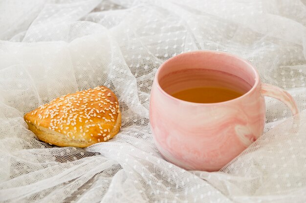 Jak wybrać idealne naczynie do codziennych rytuałów z kawą i herbatą?