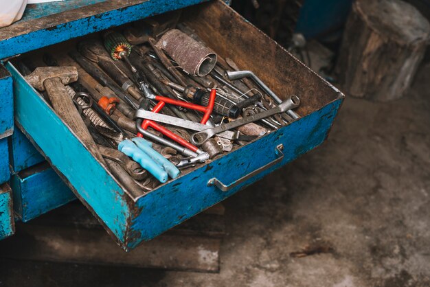 Jakie są najczęstsze przyczyny awarii obrabiarek i jak można im zapobiegać?