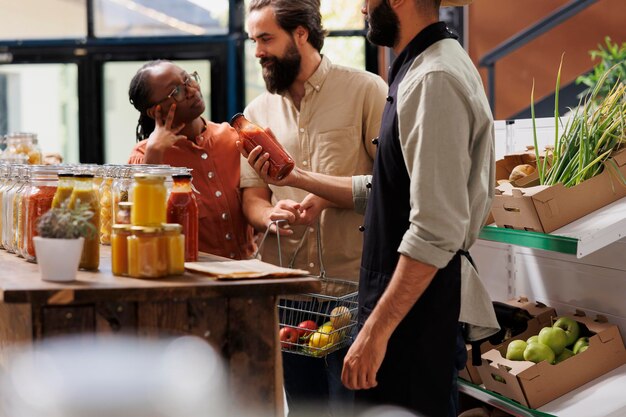 Jak Praca w Sklepie Spożywczym Może Rozwinąć Twoje Umiejętności Sprzedażowe?