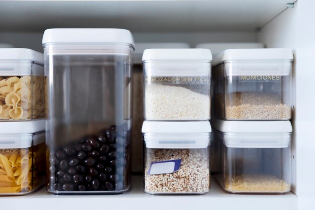 Jak wybrać idealne rozwiązania do przechowywania w kuchni?