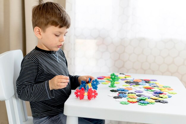 Zabawki jako narzędzie do rozwijania umiejętności rozwiązywania problemów u dzieci