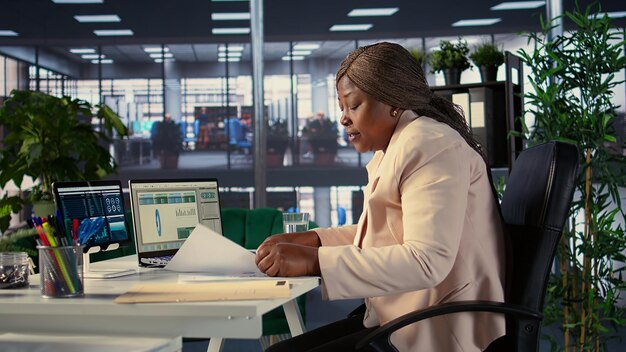 Jak wybrać odpowiednie biuro rachunkowe dla małej firmy?