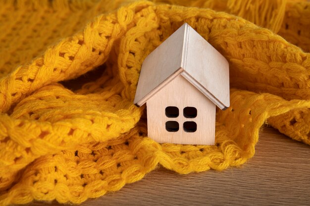 Jak izolacja poddasza wpływa na komfort i oszczędności w domu