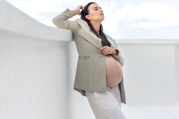 Jak wybrać idealną kreację na wyjątkowe okazje w czasie ciąży