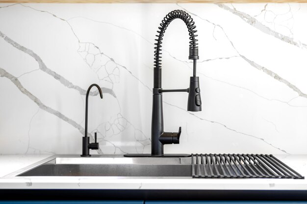 Jak wybrać idealny zlew granitowy do swojej kuchni?