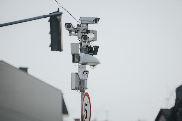 Innowacyjne rozwiązania w monitoringu mobilnym: jak nowoczesna technologia zmienia bezpieczeństwo publiczne
