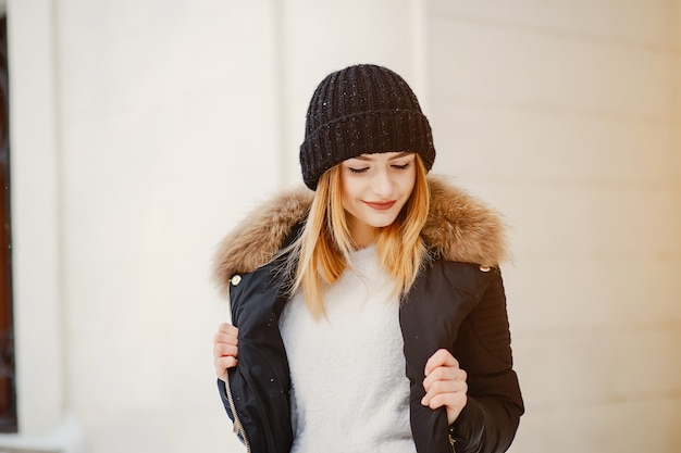 Jak czapki beanie mogą wzmocnić identyfikację wizualną Twojej marki?