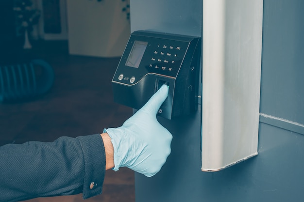Nowoczesne technologie w zarządzaniu dostępem do domu i biura